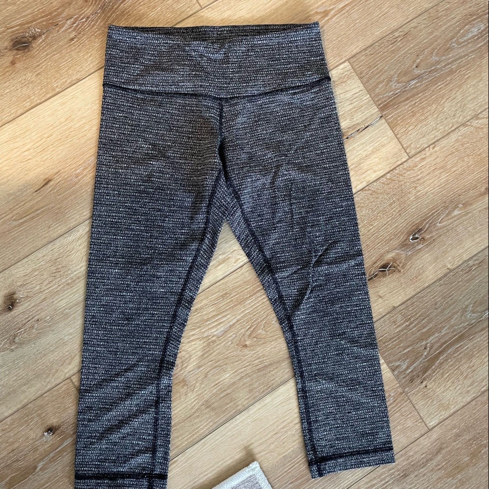 Lululemon cropped leggings size 6